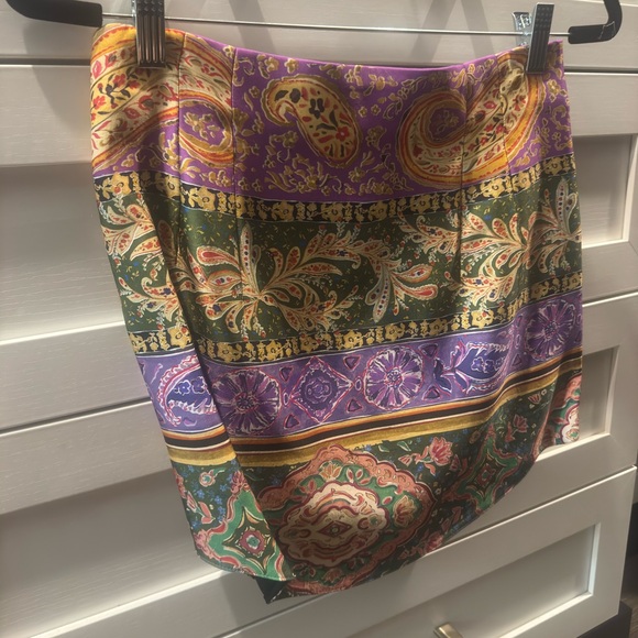 Coordinated Set - Satin Paisley Print Set (Skirt + Top) - Picture 4 of 5